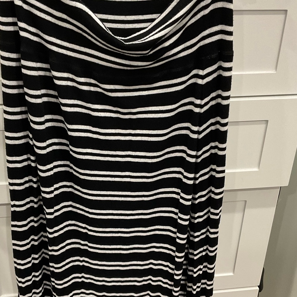 Max Studio Black and white long pencil skirt